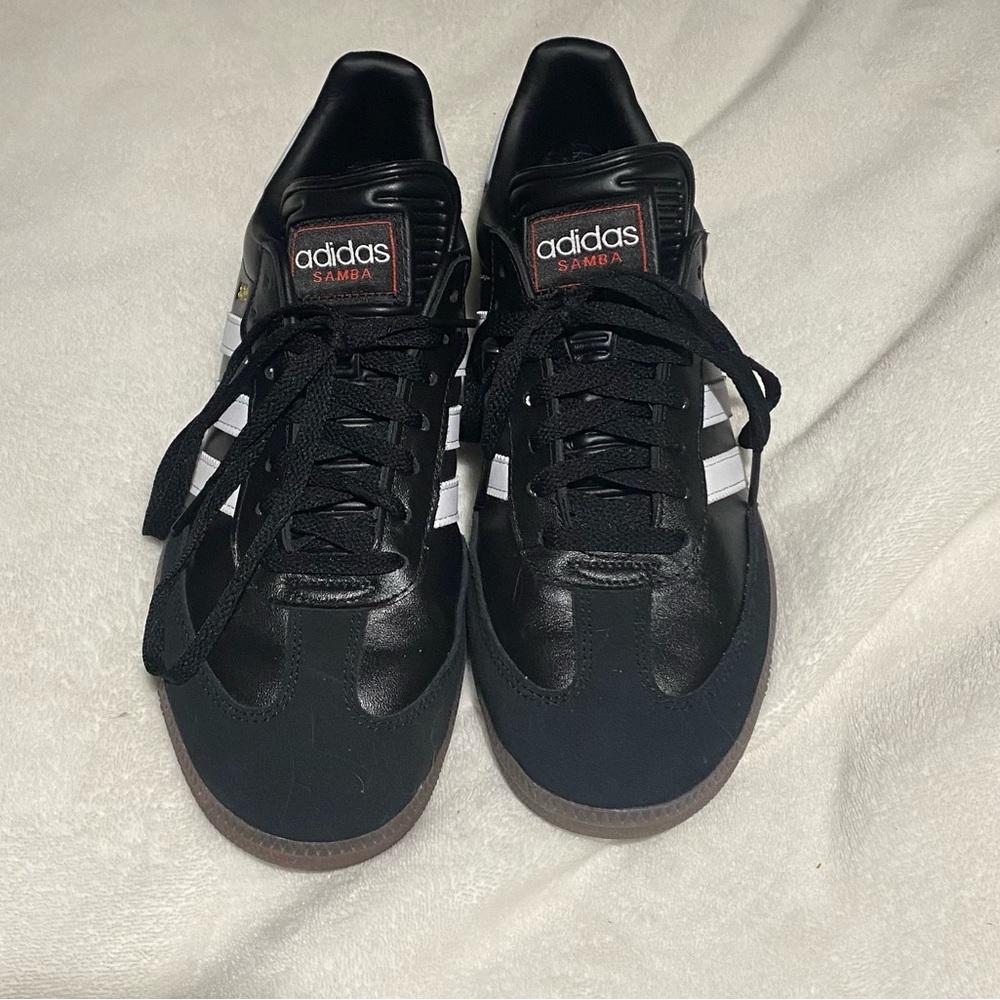 Men’s 9.5 black adidas sambas